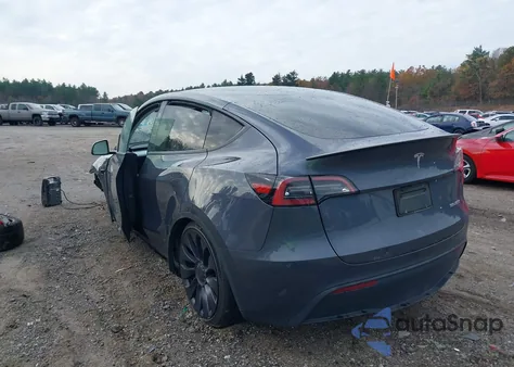 2023 Tesla Model Y Performance Dual Motor All-Wheel Drive z USA, uszkodzony, nr VIN 7SAYGDEF5PF842687